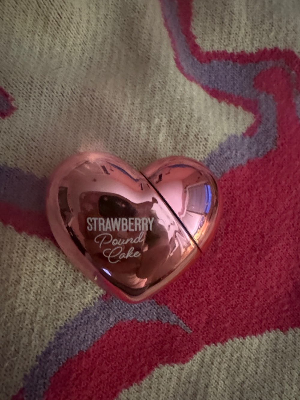 Bath & Body Works Strawberry Pound Cake Heart Lip oil - Shiny Pink